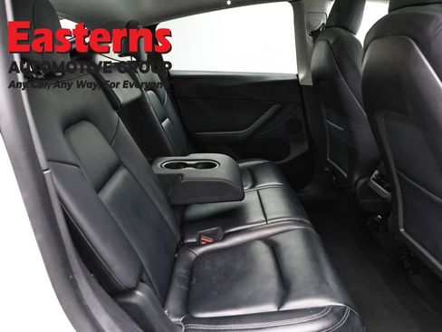 Used 2022 Tesla Model Y Long Range image 18