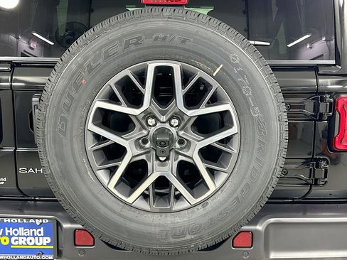 New 2026 Jeep Wrangler Unlimited Sahara AWD/4WD image 22