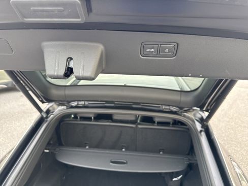 Used 2025 Genesis GV60 RWD image 12