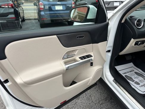 Used 2022 Mercedes-Benz GLB 250 4MATIC image 10