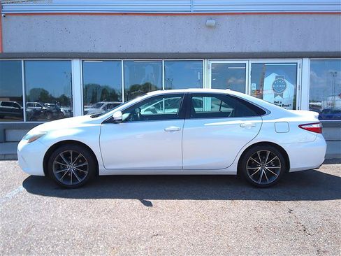 Used 2015 Toyota Camry XSE FWD image 2