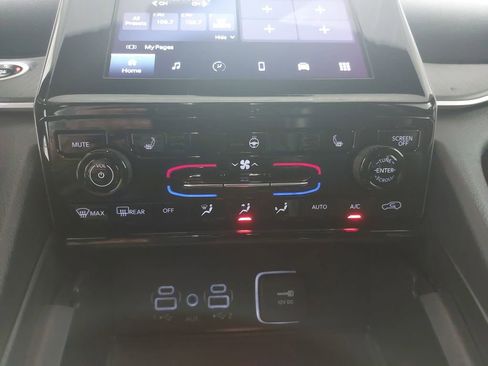 Used 2024 Jeep Grand Cherokee L Laredo image 23