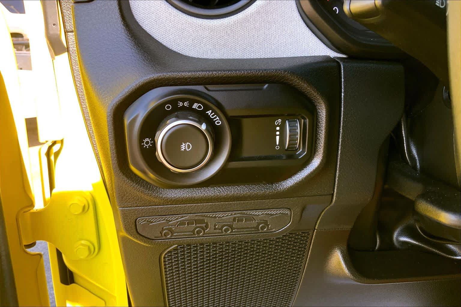 Used 2024 Jeep Wrangler Unlimited Sport AWD/4WD image 31
