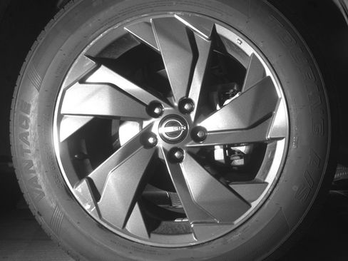 Used 2025 Nissan Rogue SV image 13