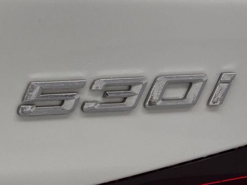 Used 2021 BMW 530i xDrive w/ Premium Package image 8
