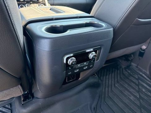 Used 2024 GMC Yukon Denali w/ Advanced Technology Package AWD/4WD image 19