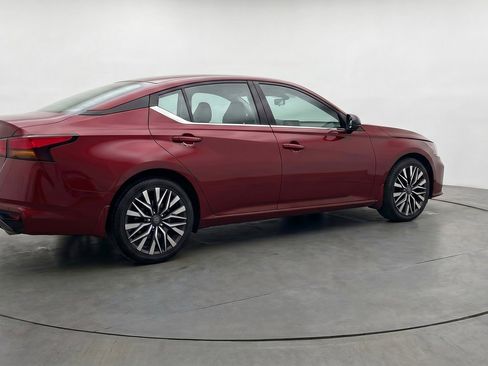 Used 2025 Nissan Altima 2.5 SV FWD image 9