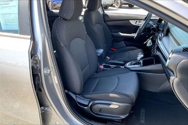 Used 2023 Kia Forte LXS FWD image 6