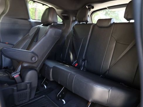 Used 2025 Toyota Sienna Platinum image 39