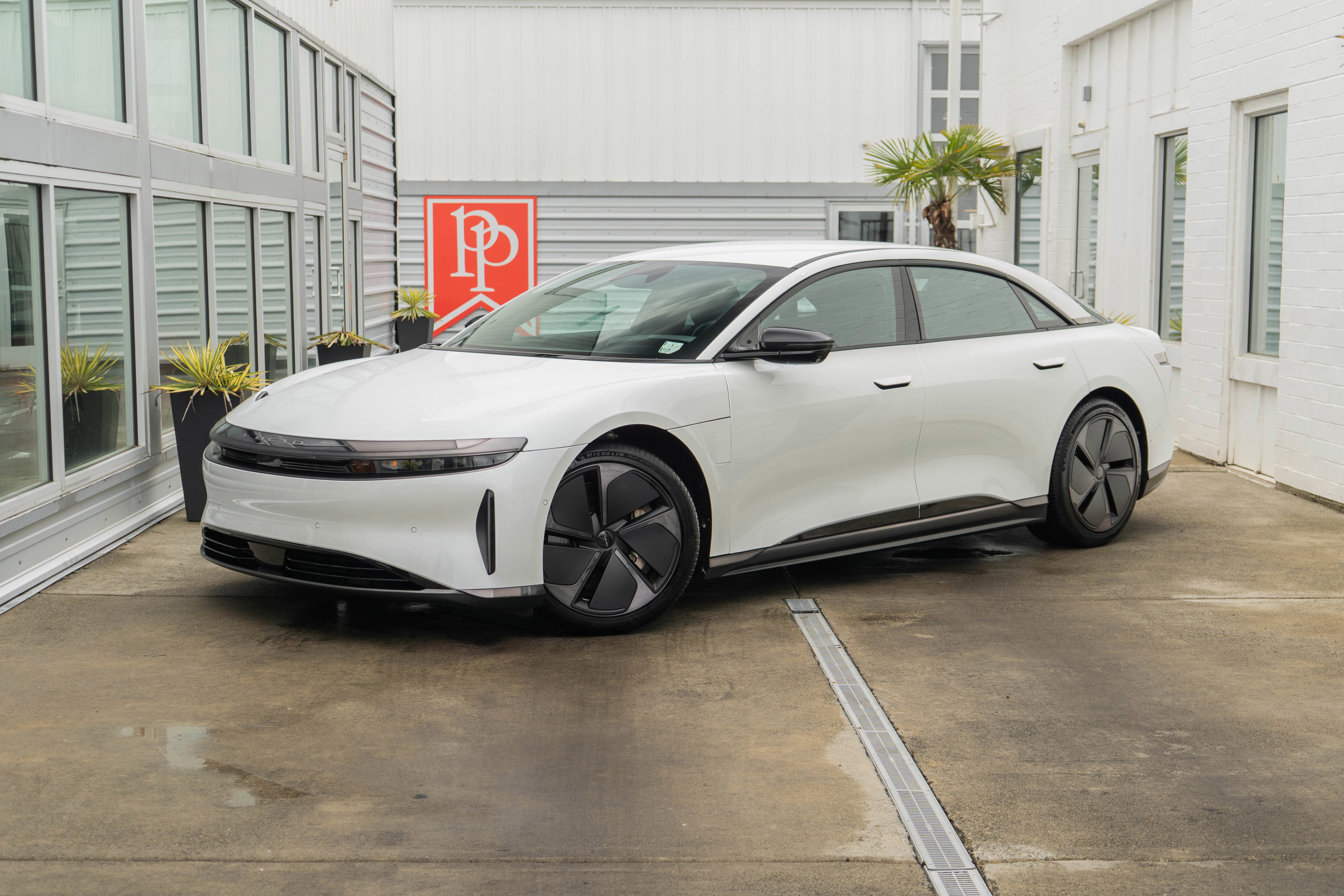 Used 2024 Lucid Air Touring AWD/4WD image 2