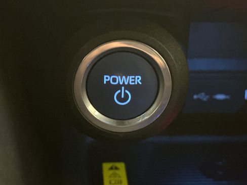 Used 2021 Toyota Venza LE w/ Carpet Mat Package (TMS) image 19