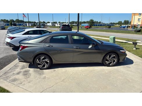 Certified 2025 Hyundai Elantra Sport FWD image 6
