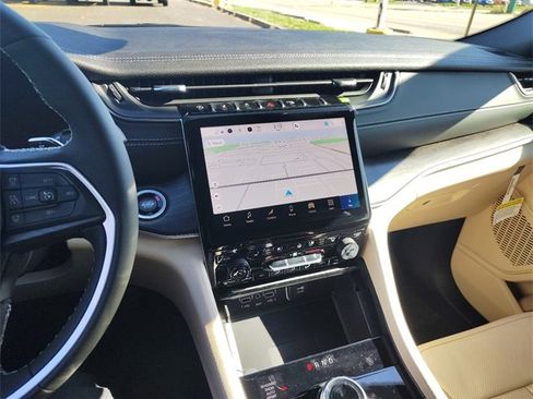 New 2025 Jeep Grand Cherokee Limited image 21