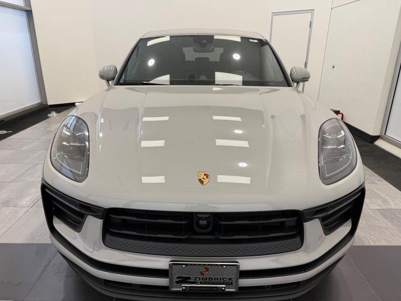 Certified 2025 Porsche Macan AWD/4WD image 12