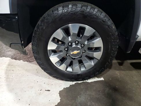 Used 2024 Chevrolet Silverado 2500 Custom w/ Custom Value Package image 10