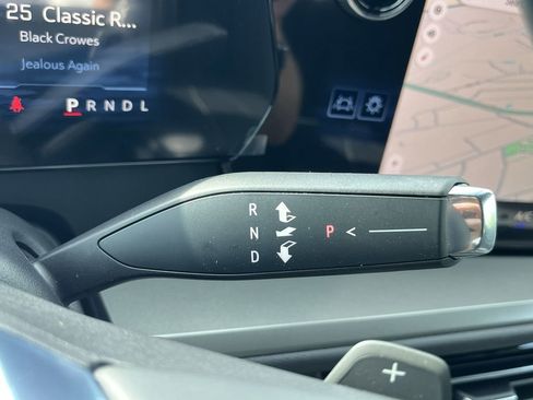 New 2025 Chevrolet Traverse LT image 18