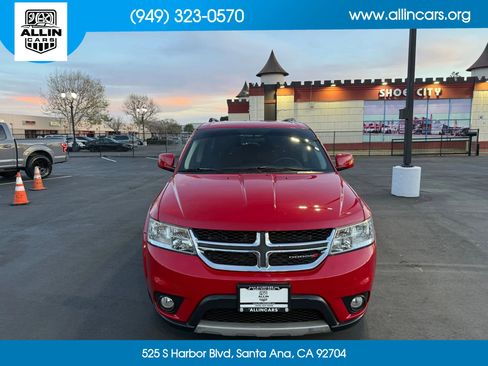 Used 2014 Dodge Journey SXT w/ Flexible Seating Group image 2