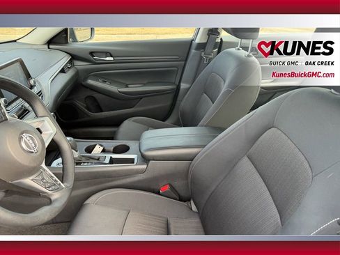 Used 2025 Nissan Altima 2.5 SV image 8