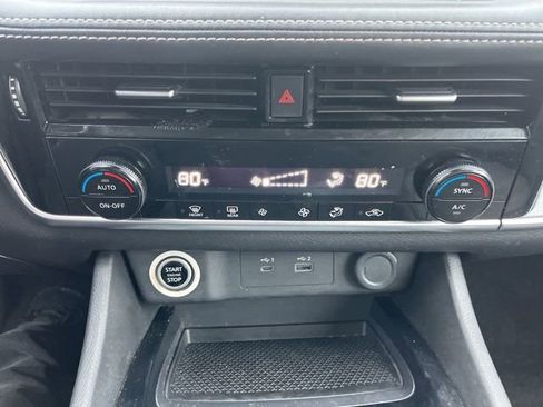 Used 2021 Nissan Rogue SV image 22