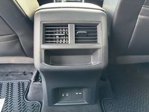 Used 2021 Volkswagen Atlas Cross Sport SE image 27