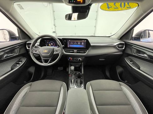 Used 2024 Chevrolet TrailBlazer LS w/ LS Convenience Package FWD image 3