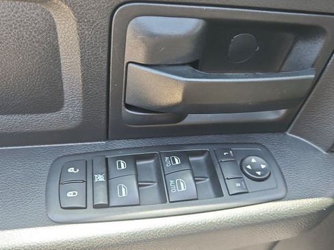 Used 2017 RAM 1500 Express RWD image 22