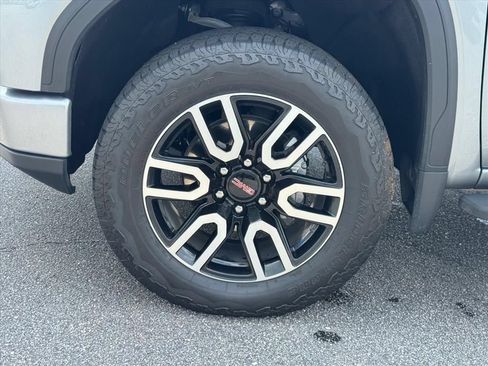 Used 2025 GMC Sierra 1500 AT4 w/ AT4 Premium Package AWD/4WD image 9