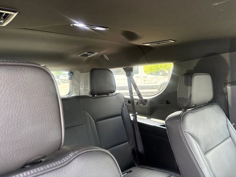 Used 2021 GMC Yukon XL Denali w/ Denali Premium Package AWD/4WD image 10
