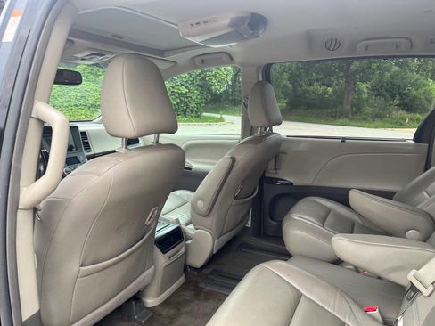 Used 2016 Toyota Sienna XLE FWD image 14