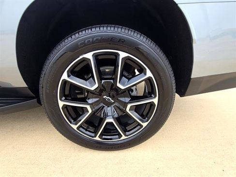 Used 2024 Chevrolet Suburban RST w/ Luxury Package RWD image 31