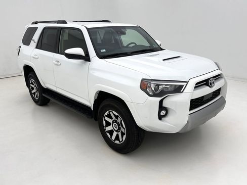 Used 2024 Toyota 4Runner TRD Off-Road image 2