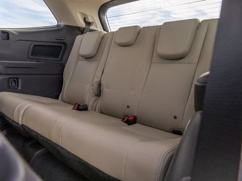 Used 2023 Subaru Ascent Limited image 9