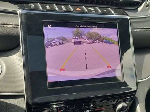 Used 2025 Jeep Grand Cherokee Altitude w/ Trailer Tow Package RWD image 16