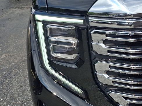 Used 2026 GMC Sierra 1500 Denali w/ Denali Reserve Package AWD/4WD image 9