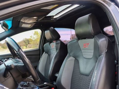 Used 2018 Ford Focus ST w/ Equipment Group 401A image 15