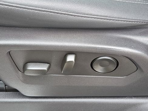 Used 2023 GMC Sierra 1500 SLT w/ SLT Convenience Package image 14