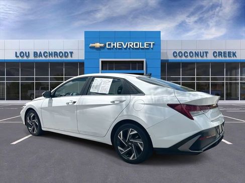 Used 2025 Hyundai Elantra SEL FWD image 6