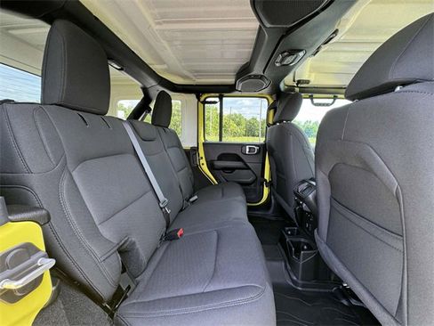 Used 2022 Jeep Wrangler Unlimited Sahara w/ Cold Weather Group image 15