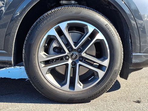 Used 2025 Audi Q5 Premium w/ Convenience Package image 8