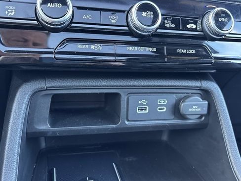 Used 2023 Honda Pilot TrailSport image 42