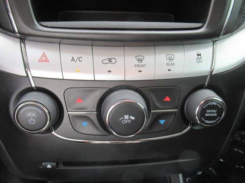 Used 2020 Dodge Journey SE w/ SE Popular Equipment Group image 27