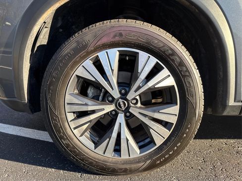Used 2022 Nissan Rogue SV AWD/4WD image 16