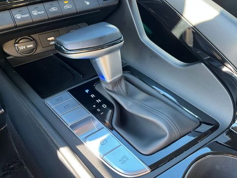 Used 2025 Hyundai Elantra Limited image 44