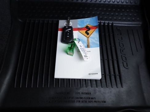 Certified 2023 Toyota Corolla LE image 32