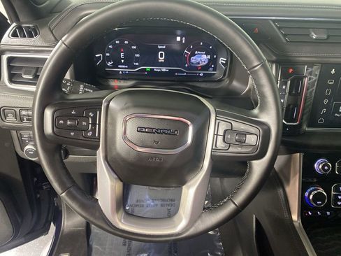 Used 2023 GMC Yukon Denali image 16