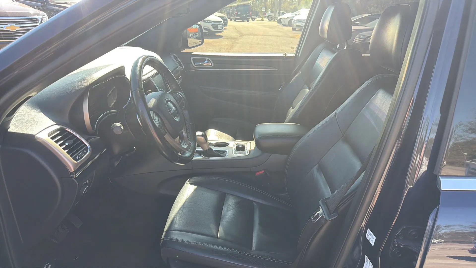Used 2017 Jeep Grand Cherokee Limited AWD/4WD image 19