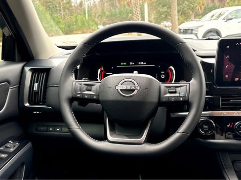 New 2026 Nissan Pathfinder SL image 15