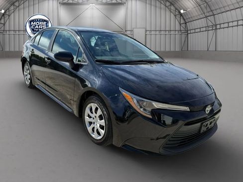 Used 2025 Toyota Corolla LE image 3