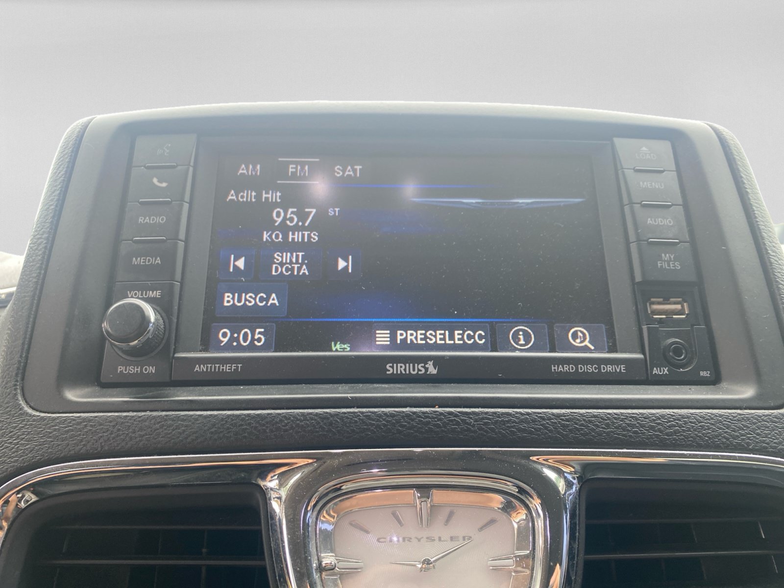 Used 2016 Chrysler Town & Country Touring FWD image 14