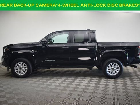 Used 2024 Toyota Tacoma SR5 AWD/4WD image 12